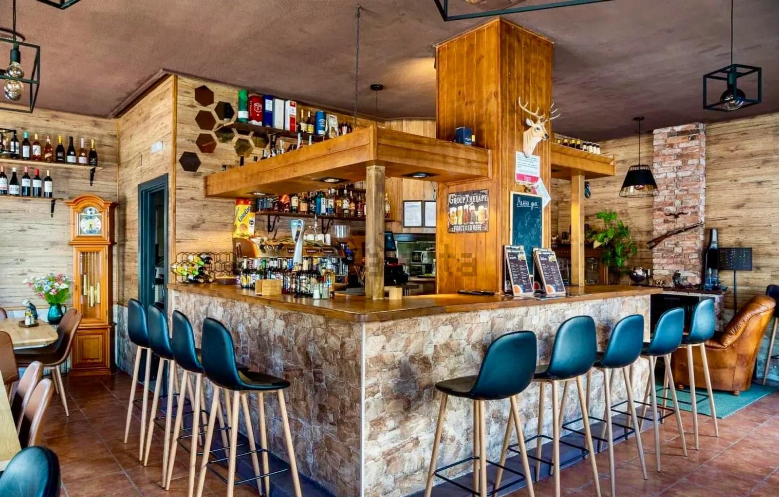 Bar-restaurante: Barra y sala