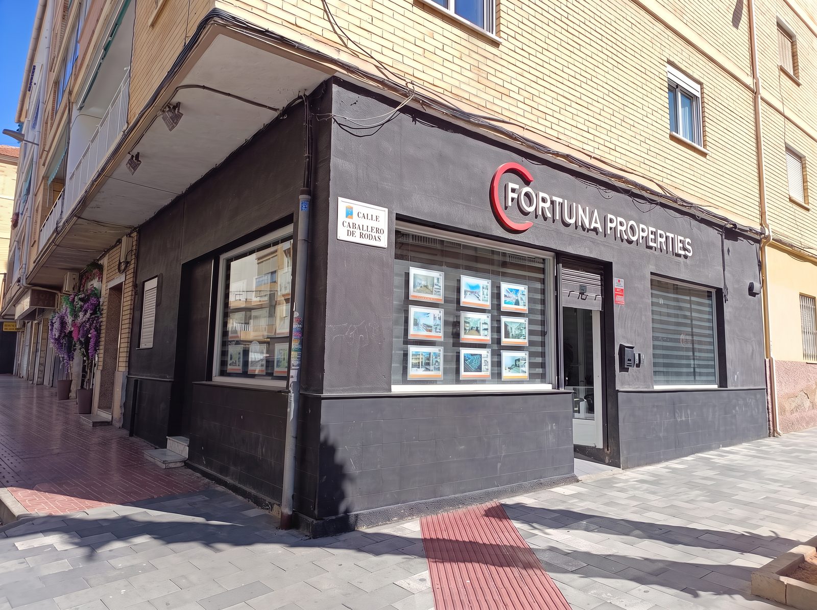 Agencia inmobiliaria: Fachada