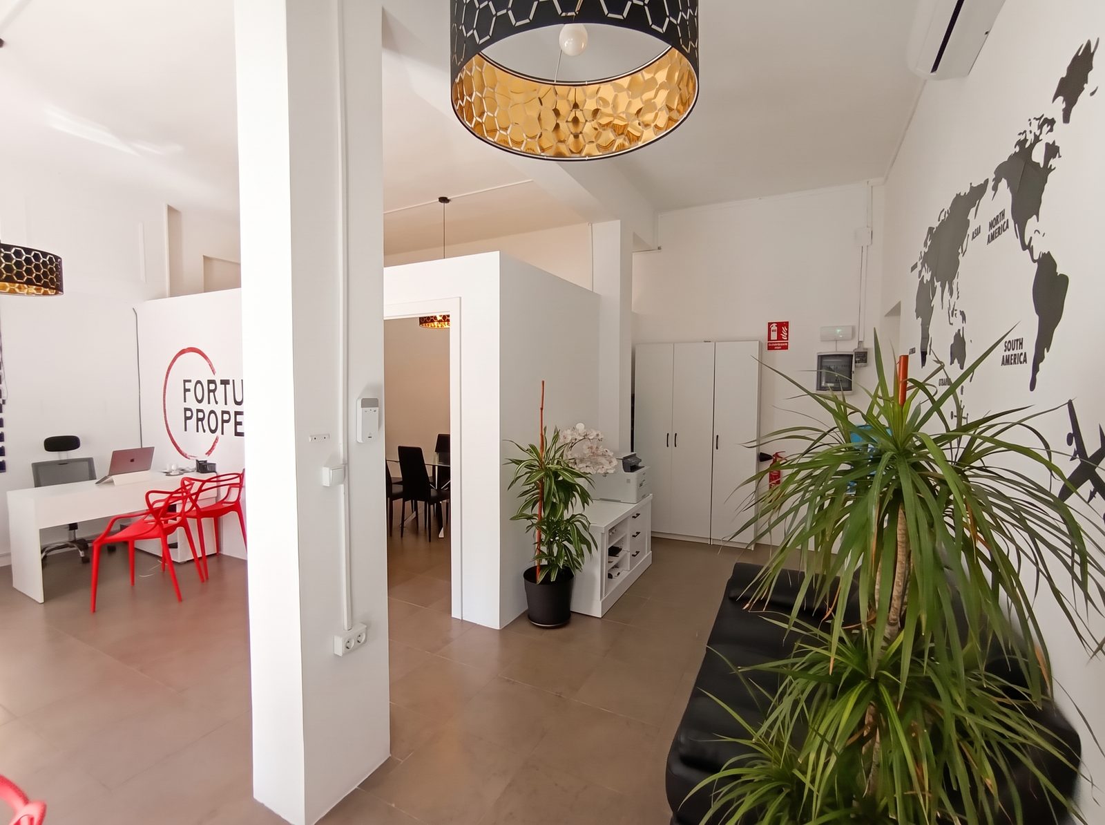 Agencia inmobiliaria: Oficina