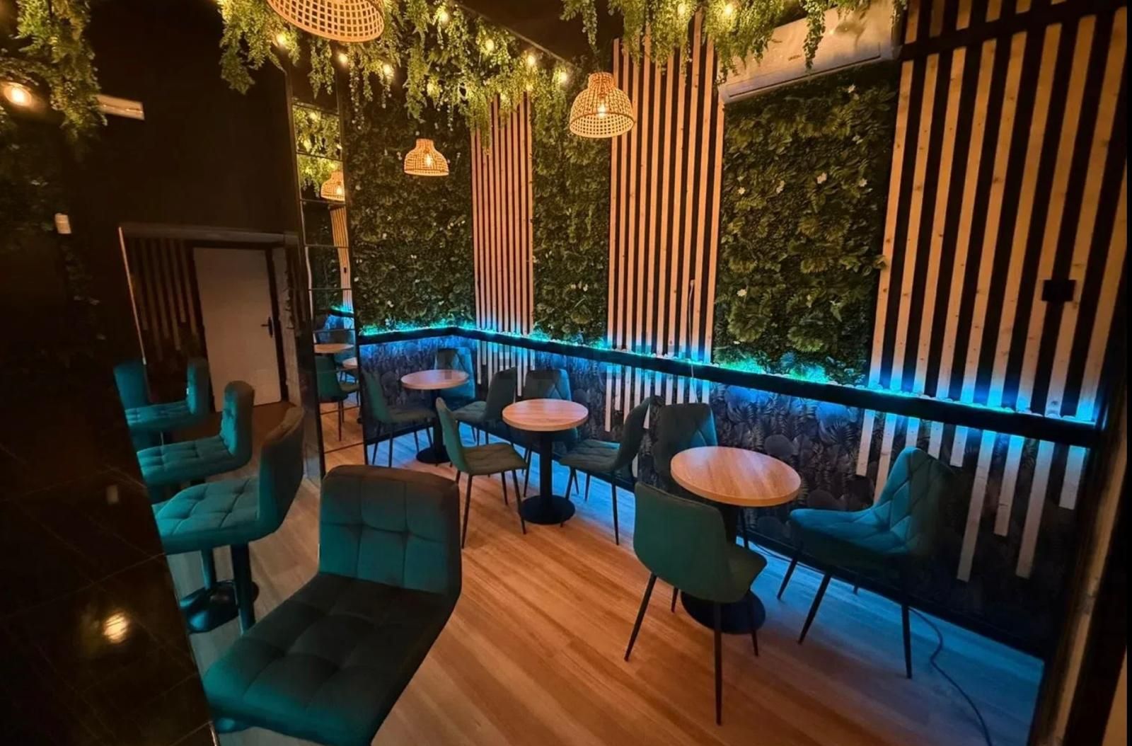 Bar-cafetería: Zona de mesas