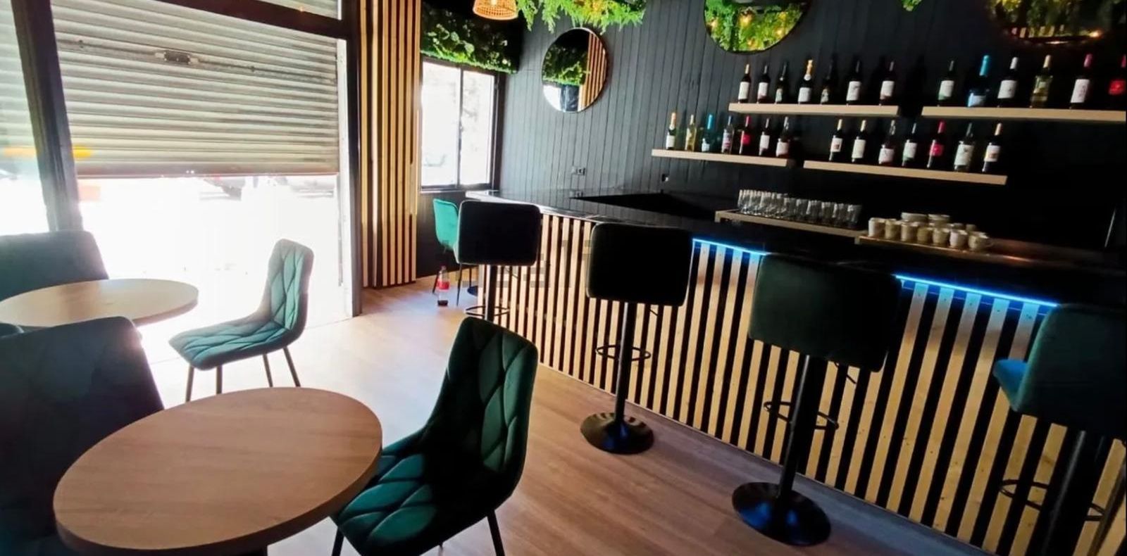 Bar-cafetería: Sala a la luz del día