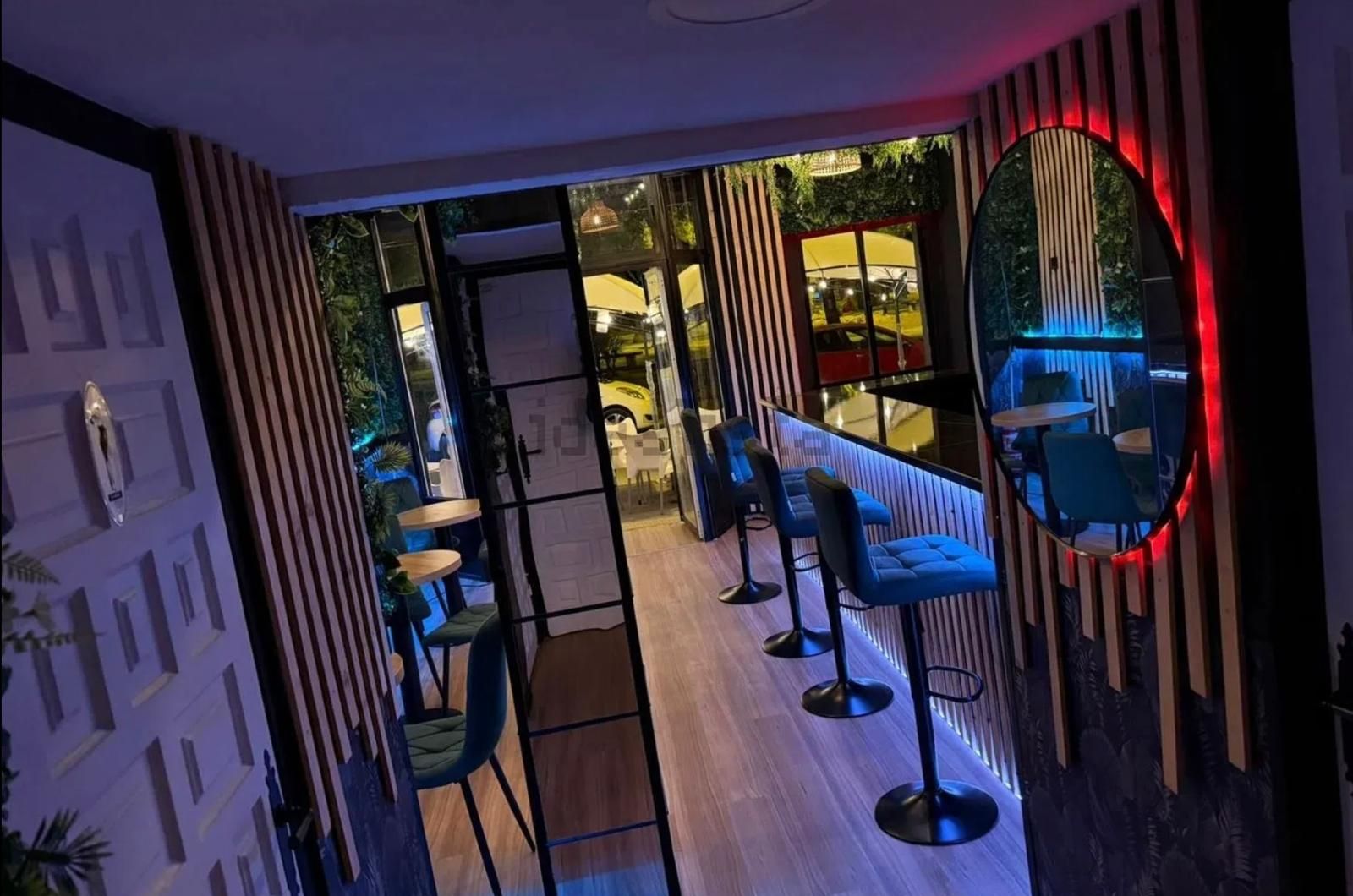 Bar-cafetería: Entrada